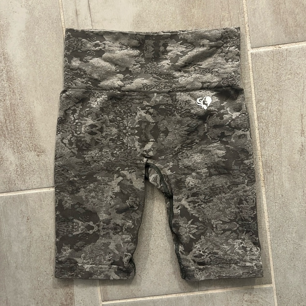 Women’s Best Camo Seamless Biker Shorts